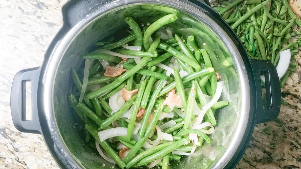 green beans with bacon ingredients in instant pot