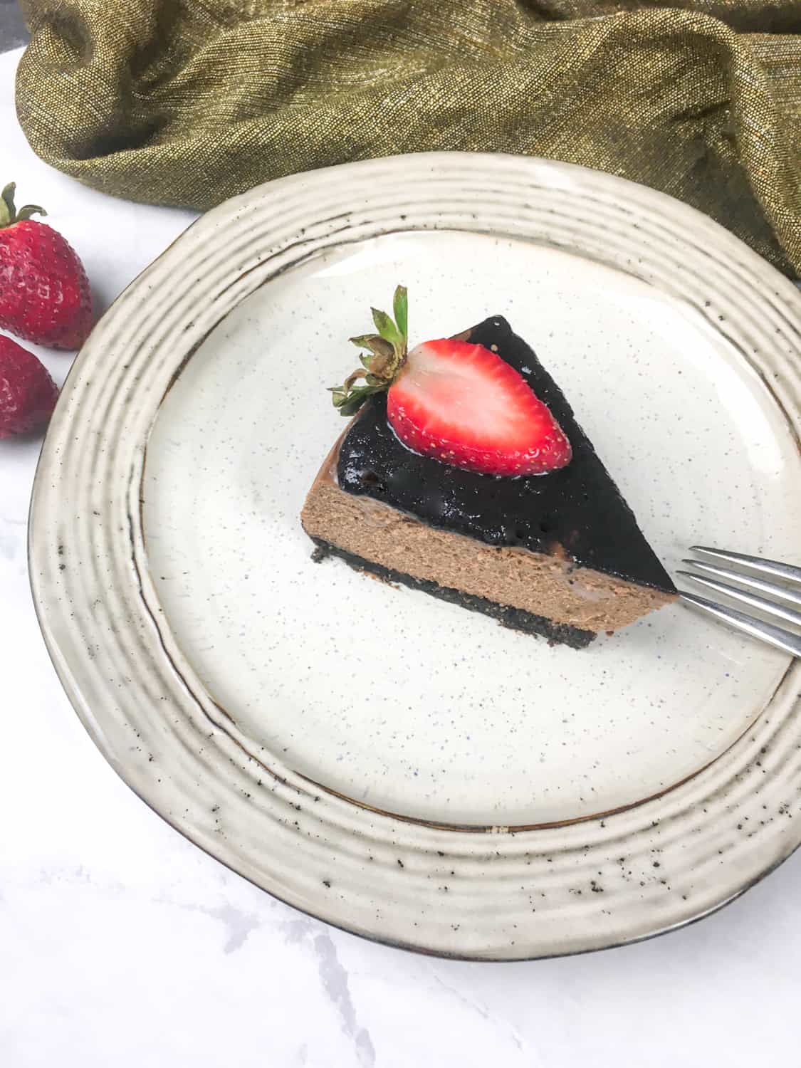 instant pot cheesecake with chocolate on beige plate