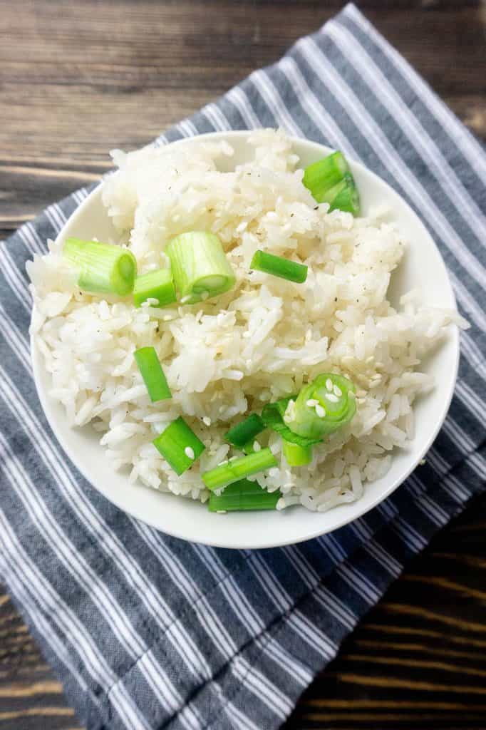 instant pot white rice in white bowl